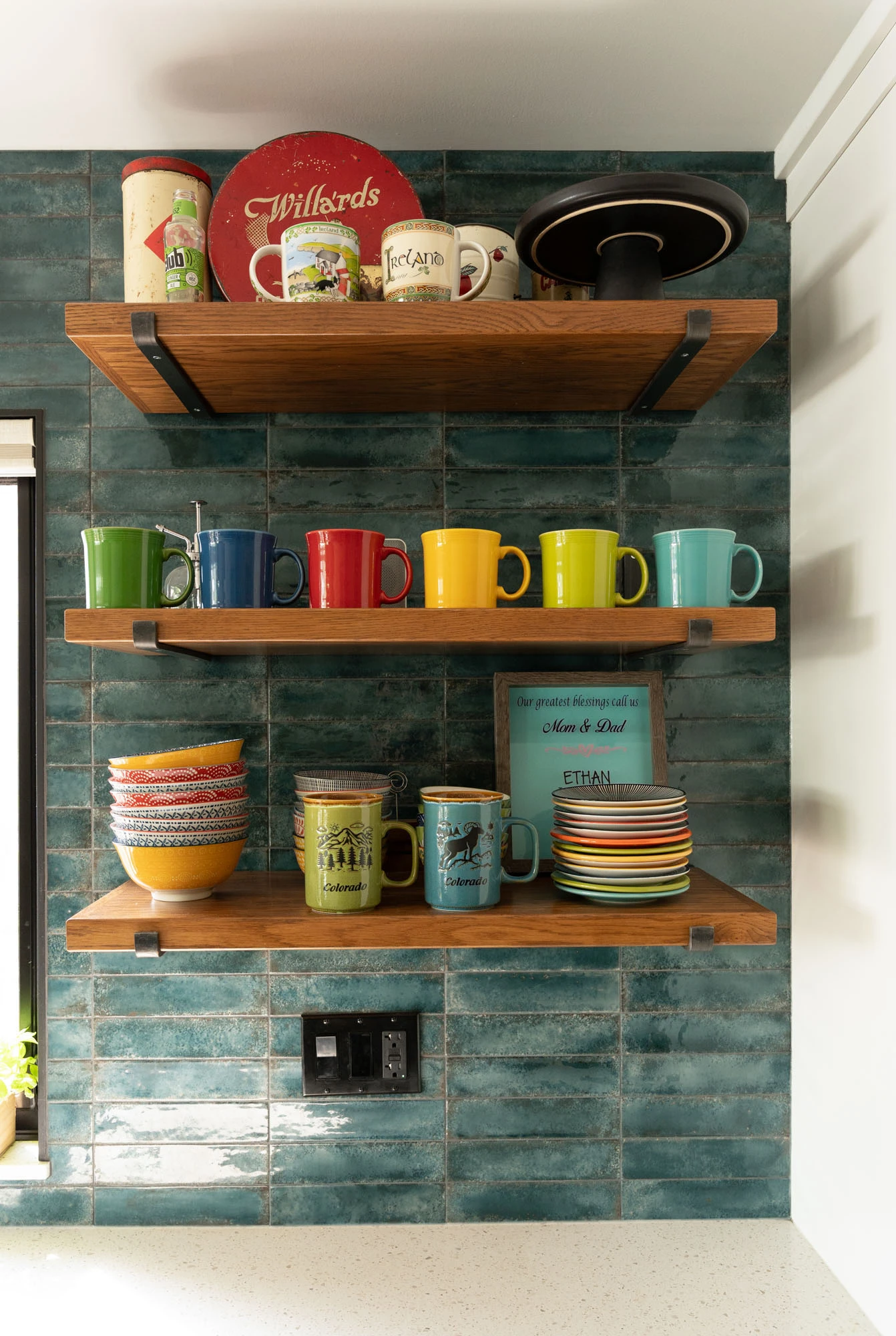 Floating shelves displaying coloured mugs, bowls and plates