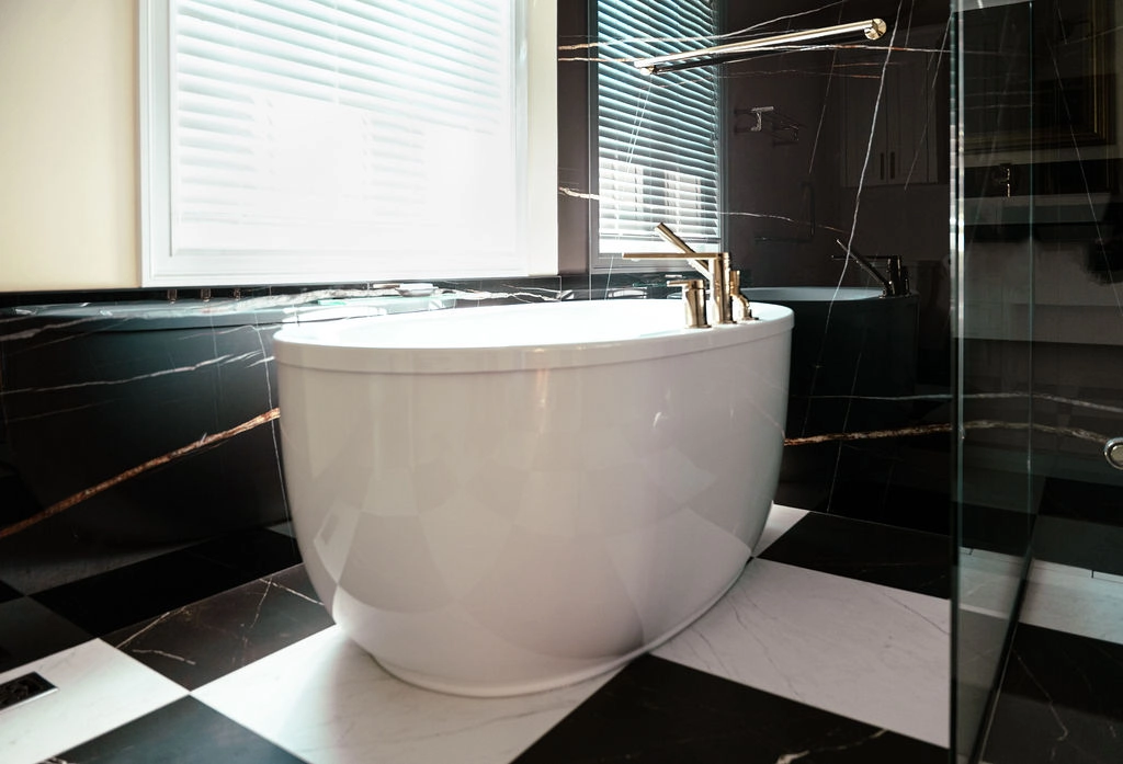 soaker tub space