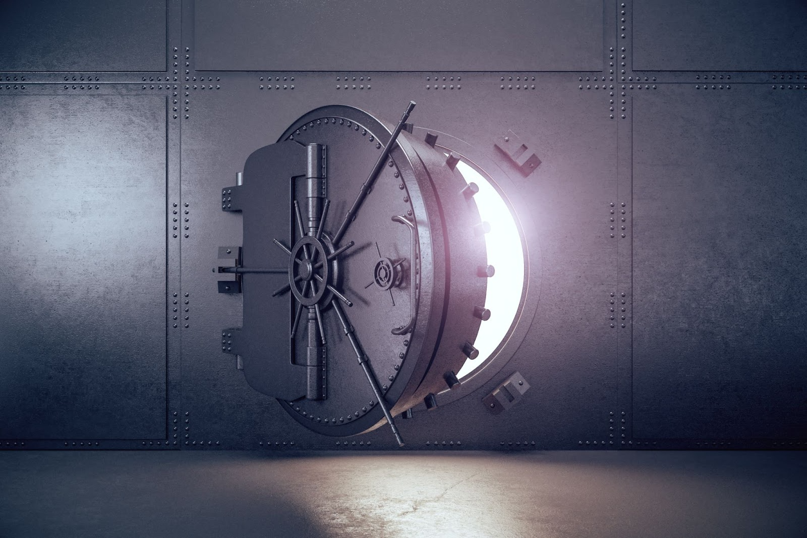 Geöffneter Banktresor symbolisiert Sicherheit beim Alpian vs. radicant Vergleich digitaler Banking-Lösungen