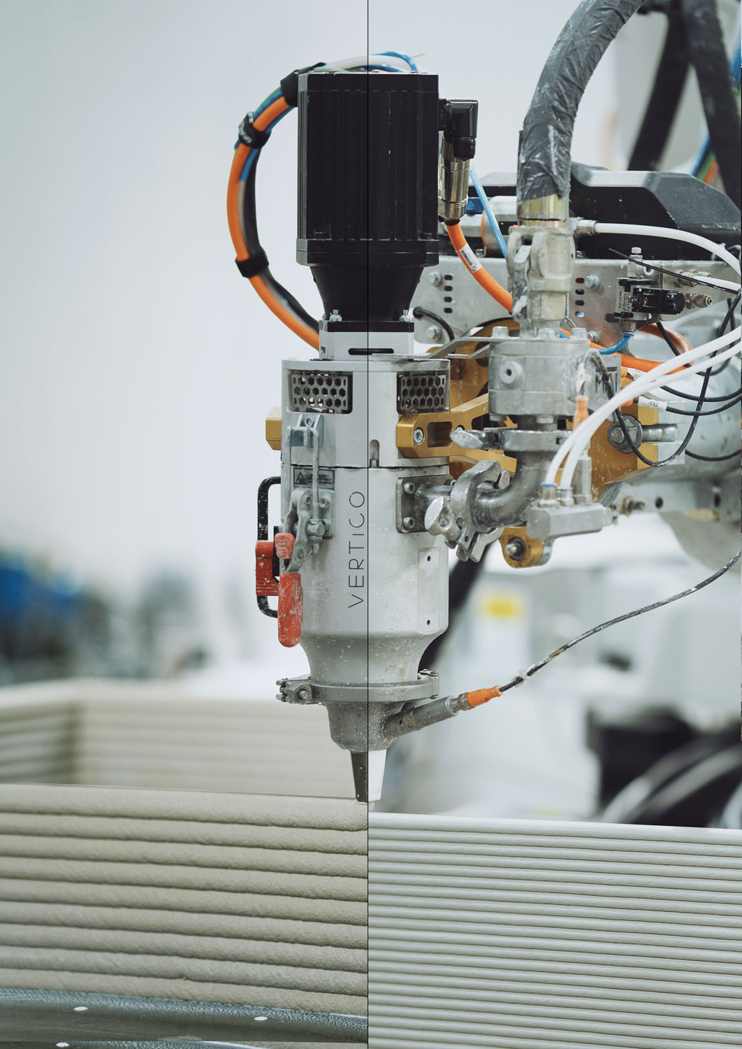 3D concrete printing con Vertico machine creating layered concrete structure