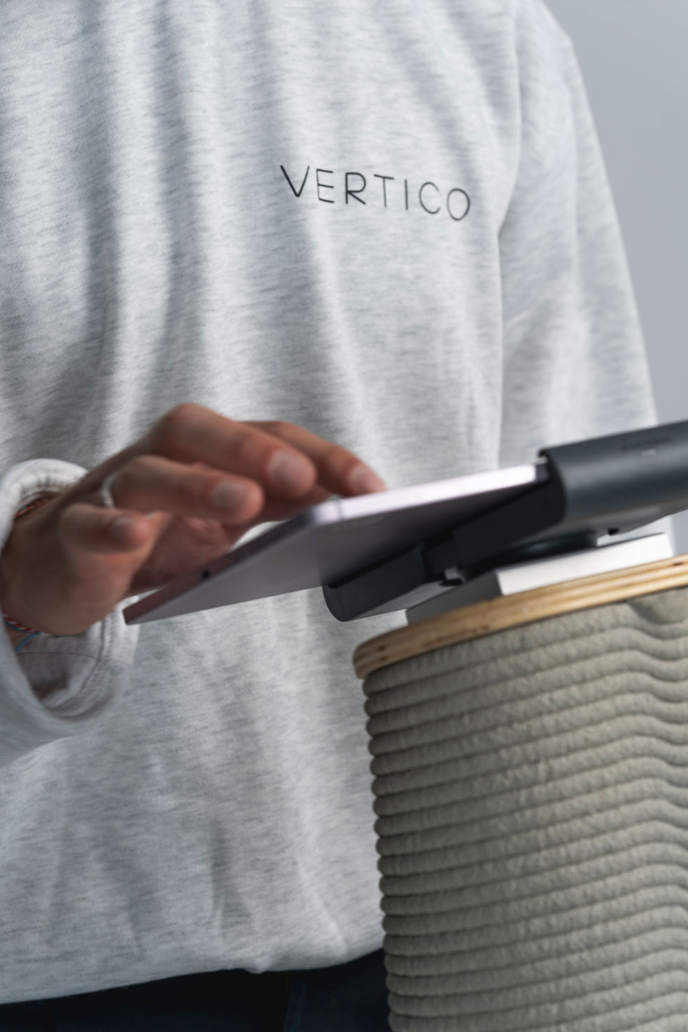 Vertico 3D concrete printing technology with layered material