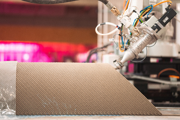3D printing robotic arm creating concrete projects with precision machinery