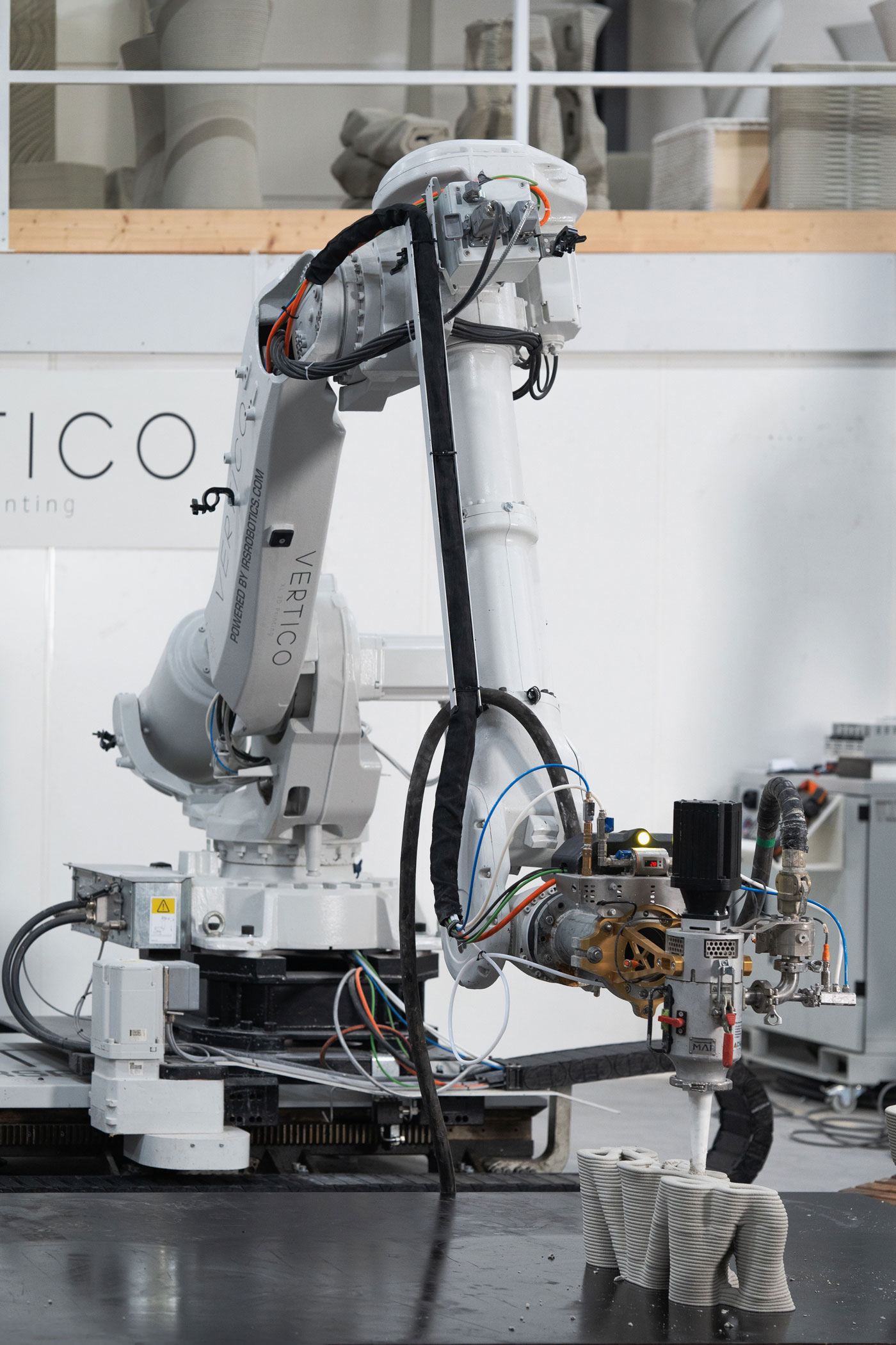 Vertico concrete 3D printing robot creating a project with precise machinery