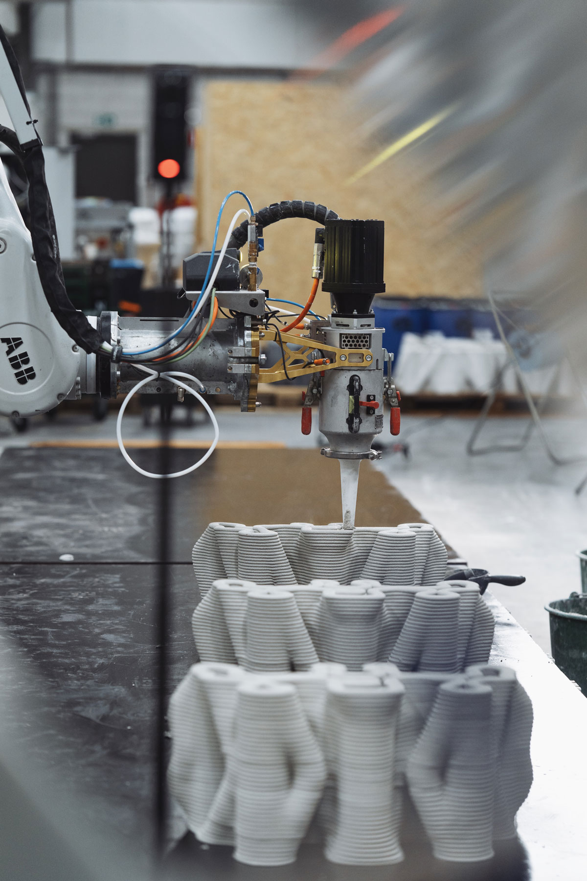 3D concrete printing project with robotic arm creating layered objects