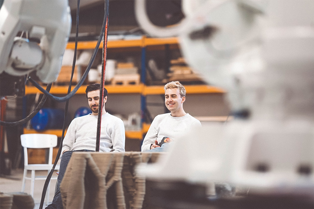 3D concrete printing workshop with innovative projects and collaborative workspace