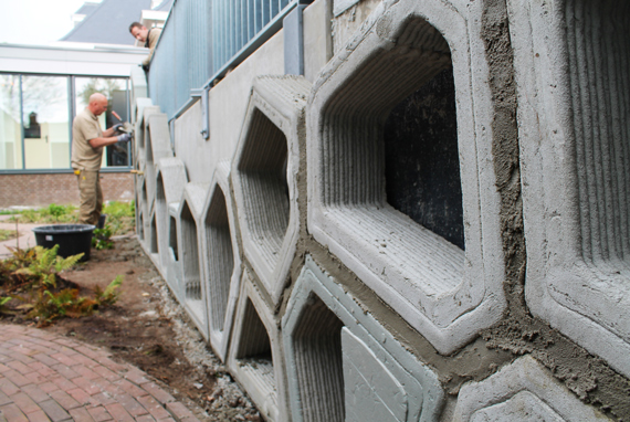 3D concrete printing creates innovative architectural wall structure outdoors