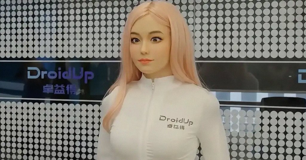 DroidUP Moya humanoid robot