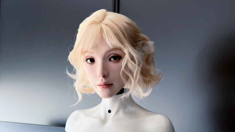 AheadForm Origin F1 humanoid robot