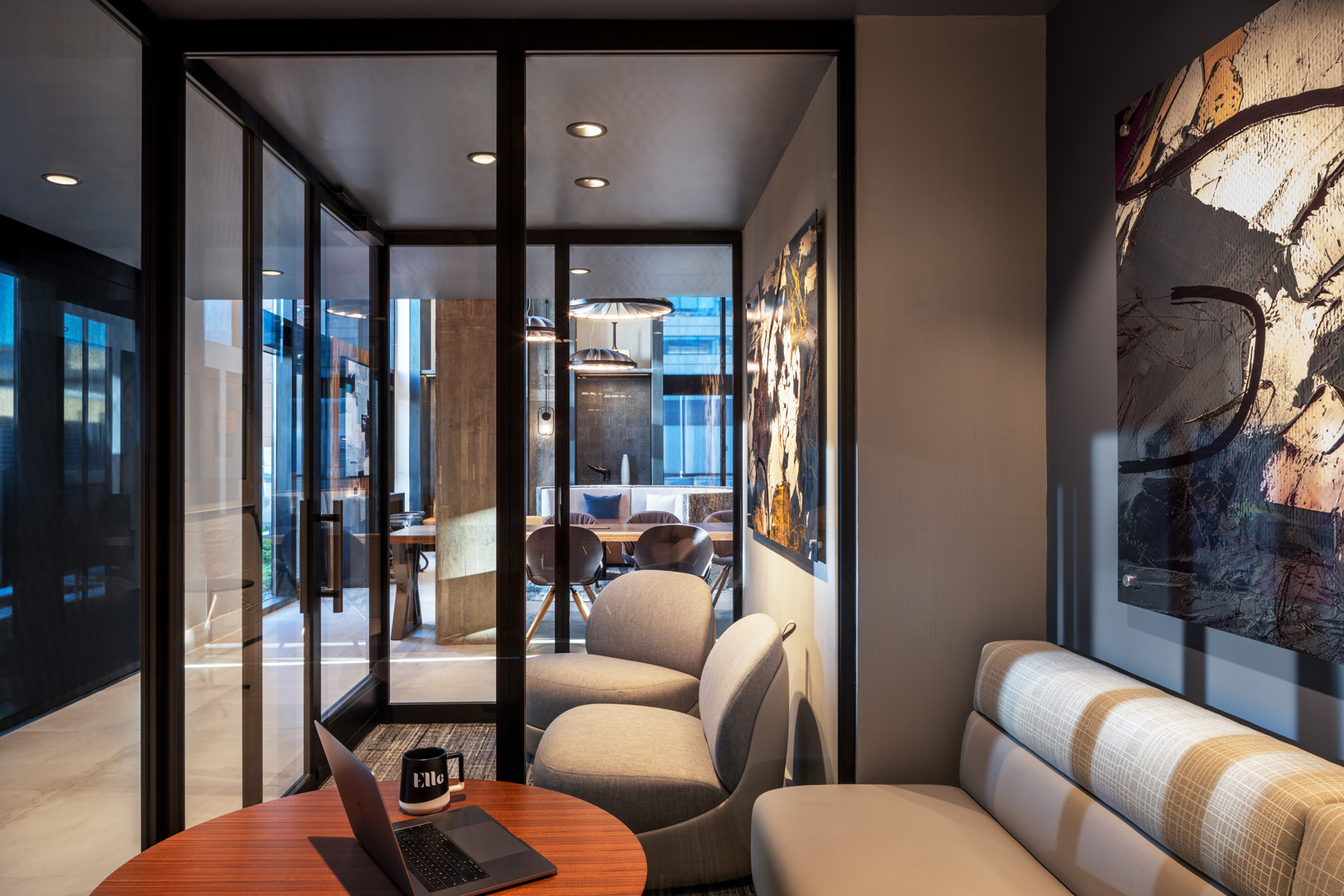 Elle — interior view 14