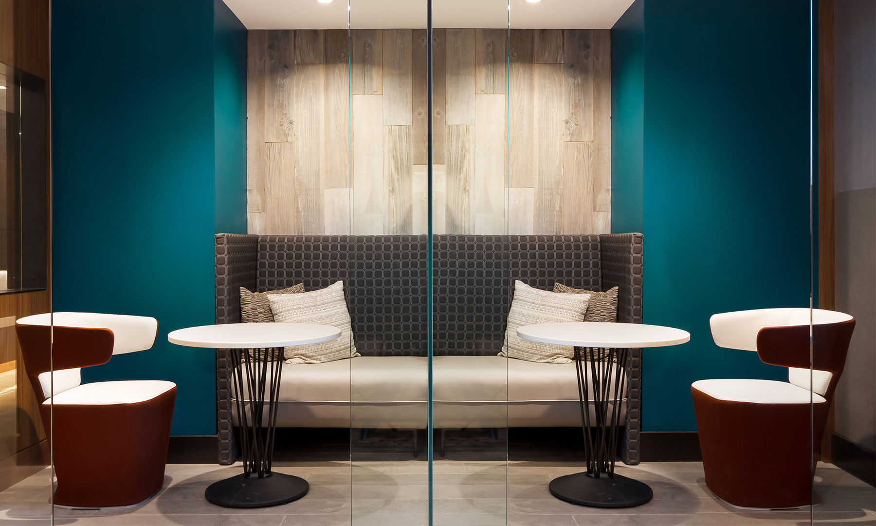 1800 Oak — interior view 4