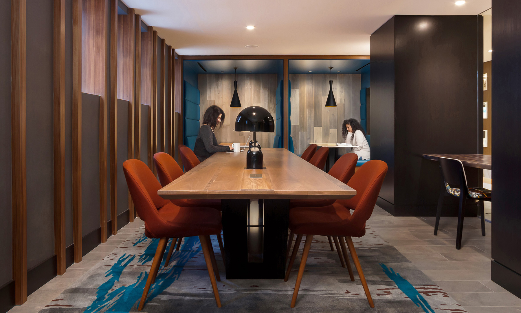 1800 Oak — interior view 2