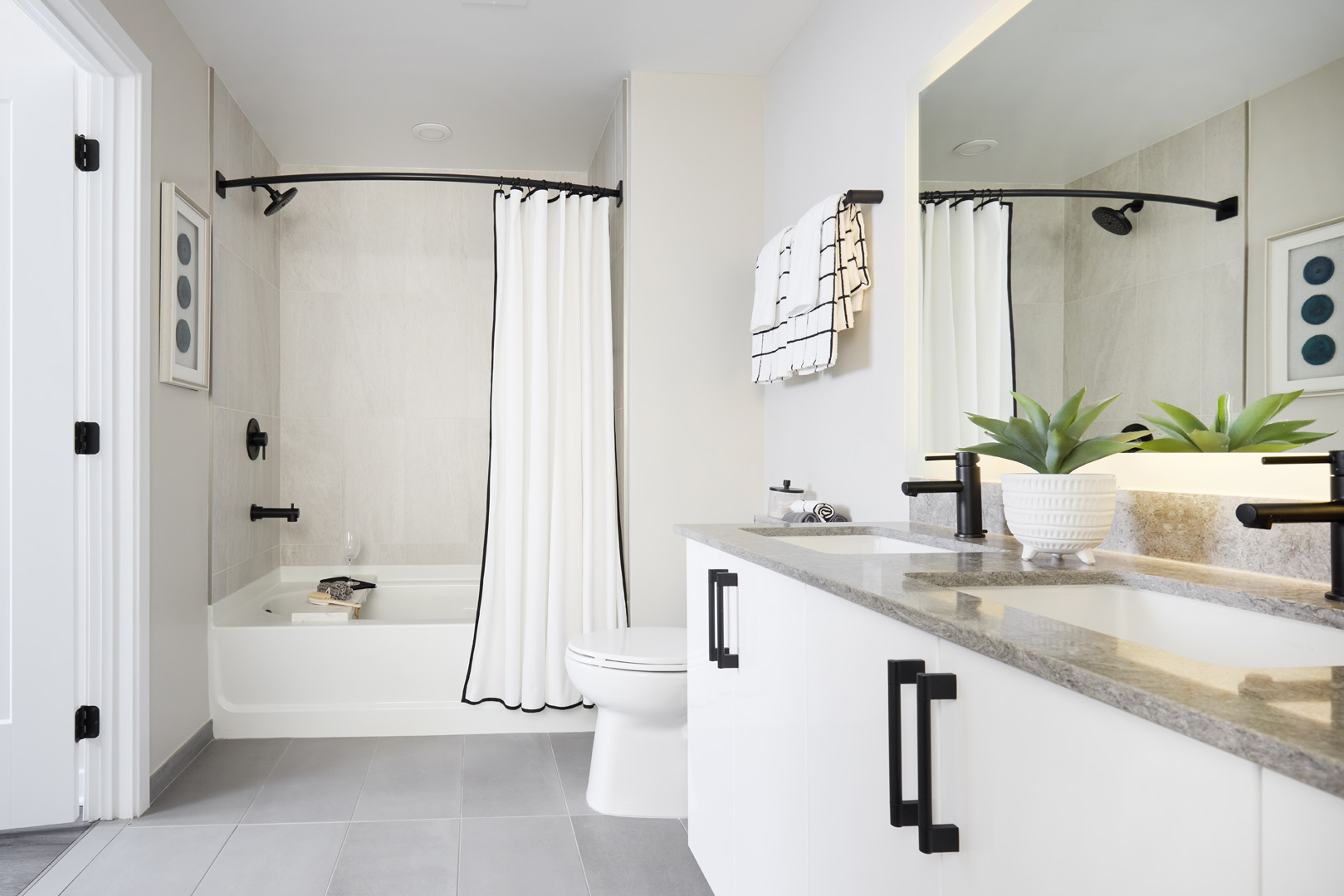 Carlyle Crossing: Easton Model Home — interior view 8