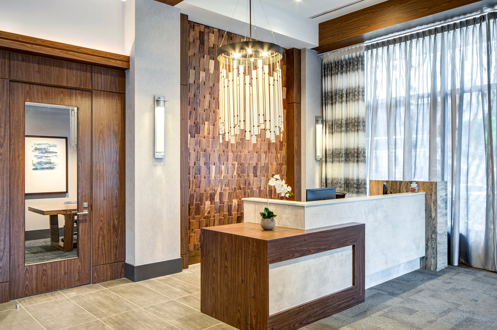 Harlow — interior view 8