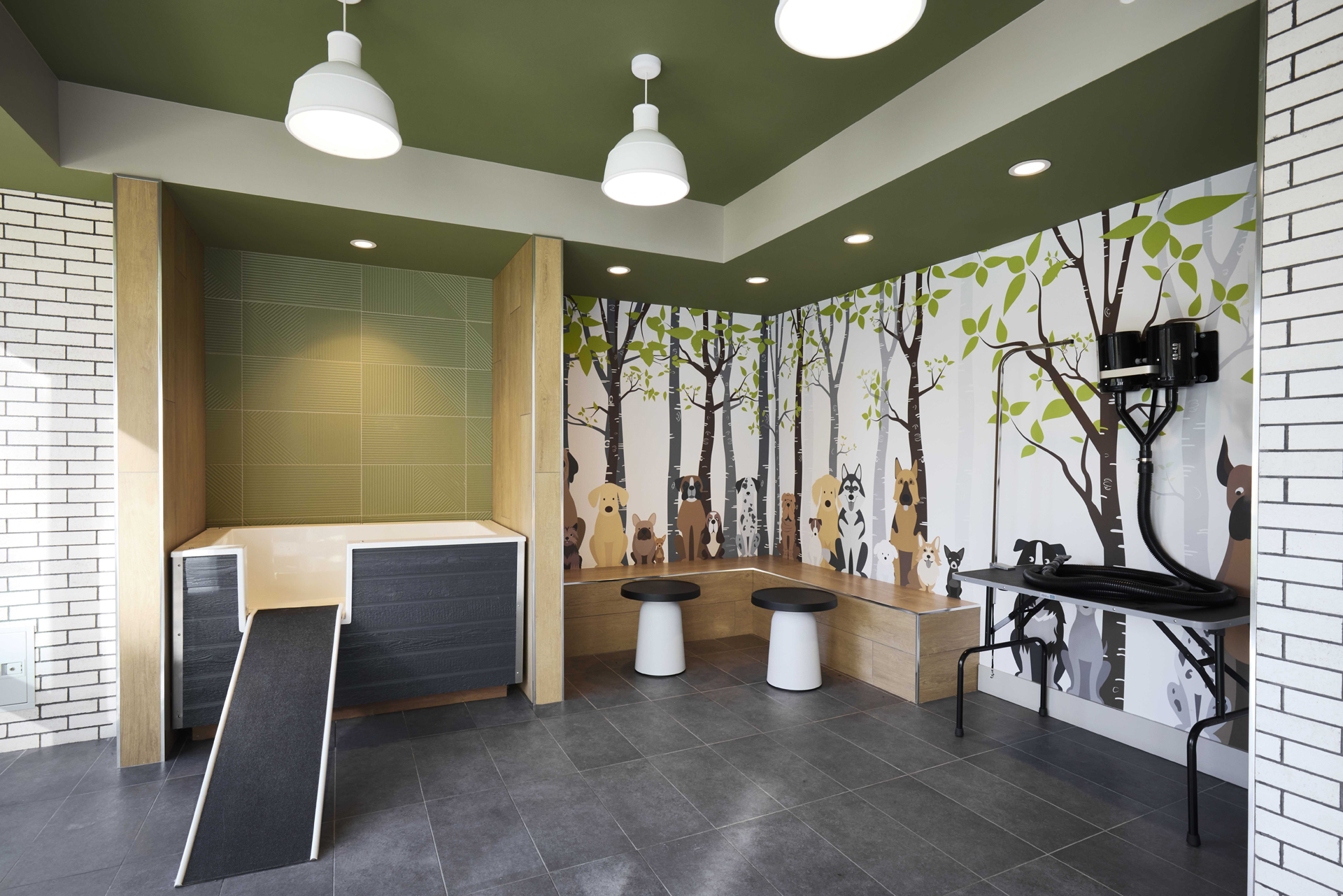 Aventon Huntington Station — interior view 15