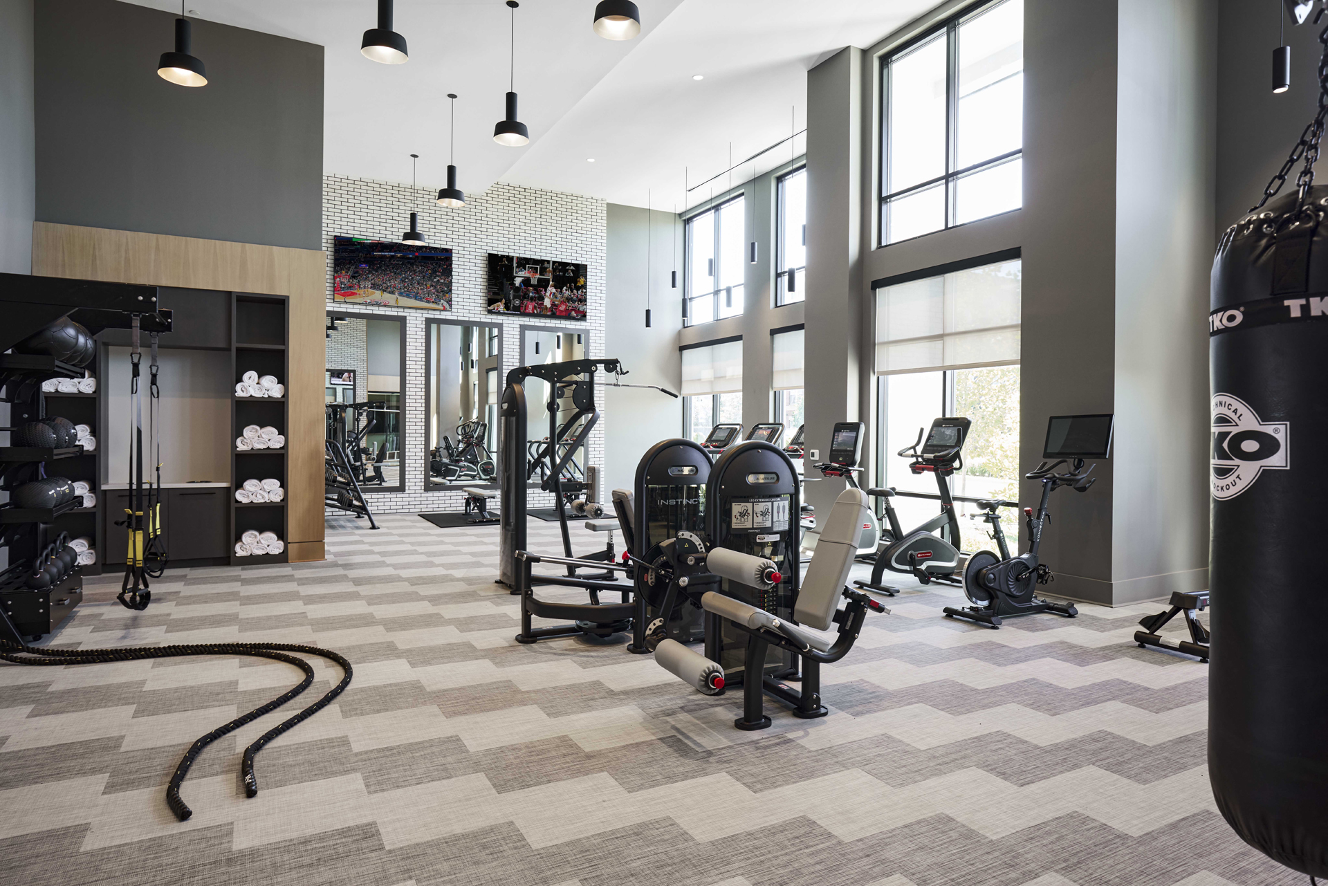 Aventon Huntington Station — interior view 10