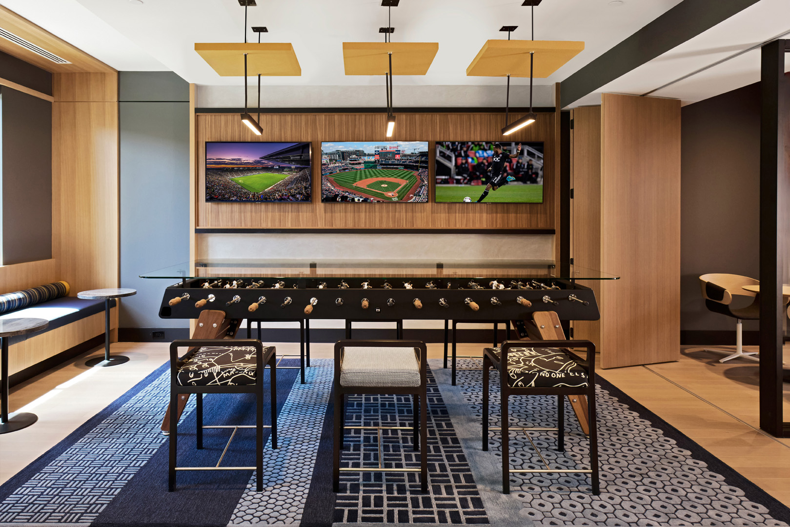 Venture On I — interior view 9