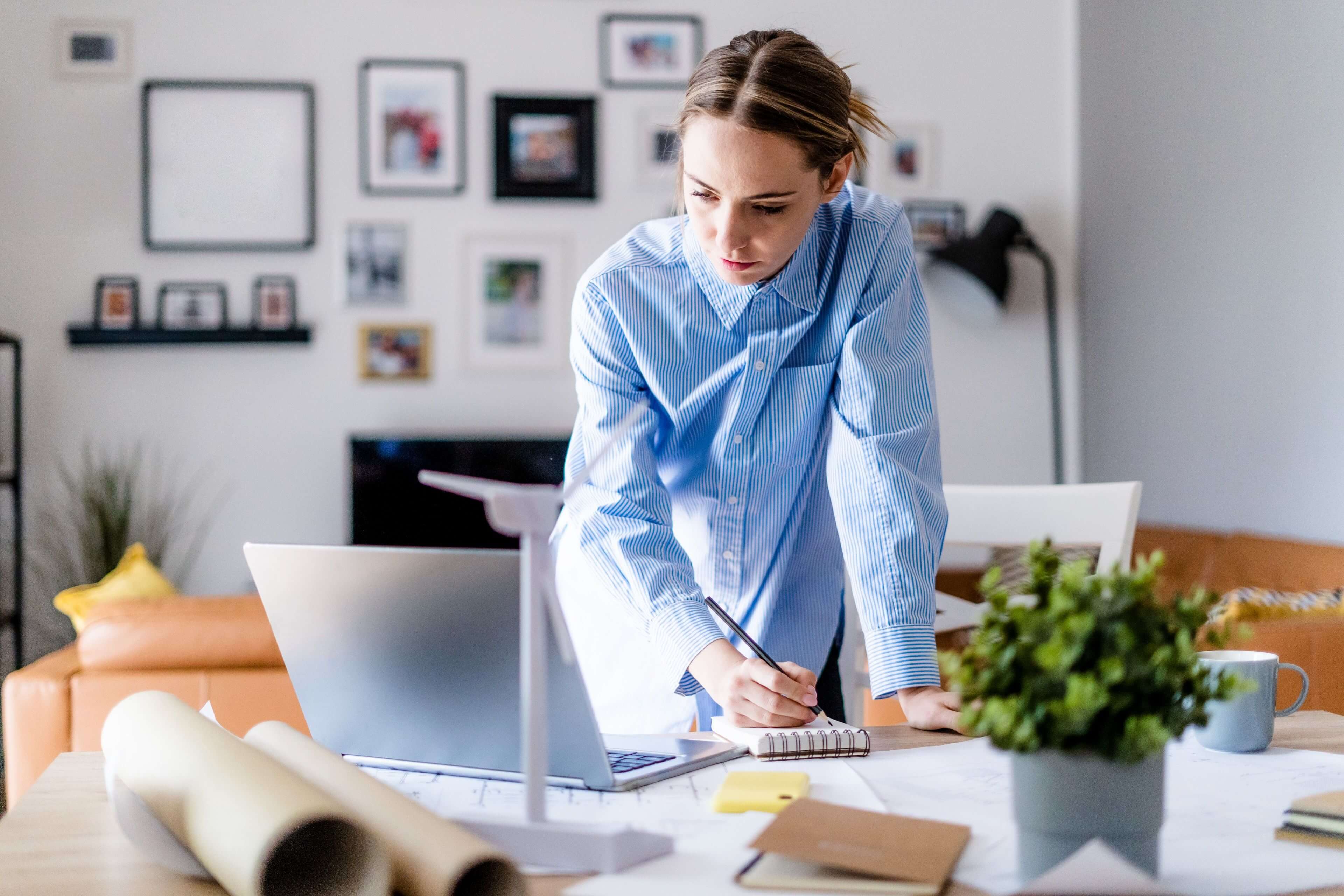 An individual working in a bright home office, illustrating deep research or comparison of search methods.