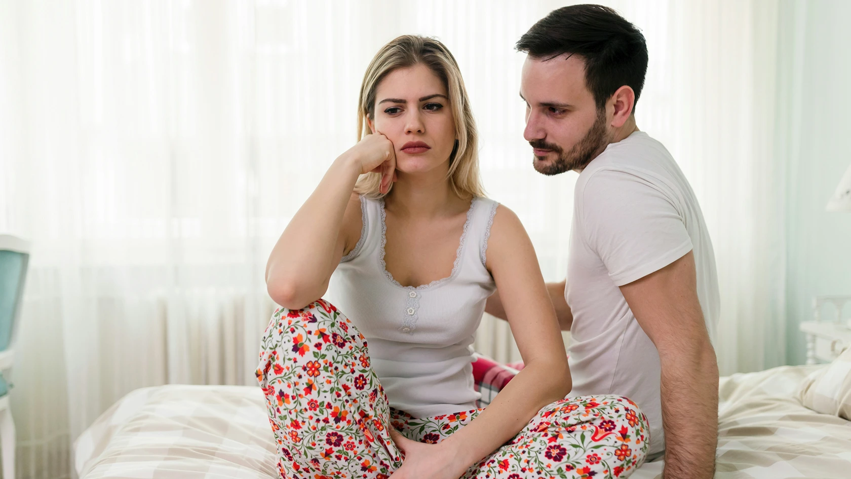 What is Love Bombing: Signs to Look For and Red Flags in a Romantic Relationship