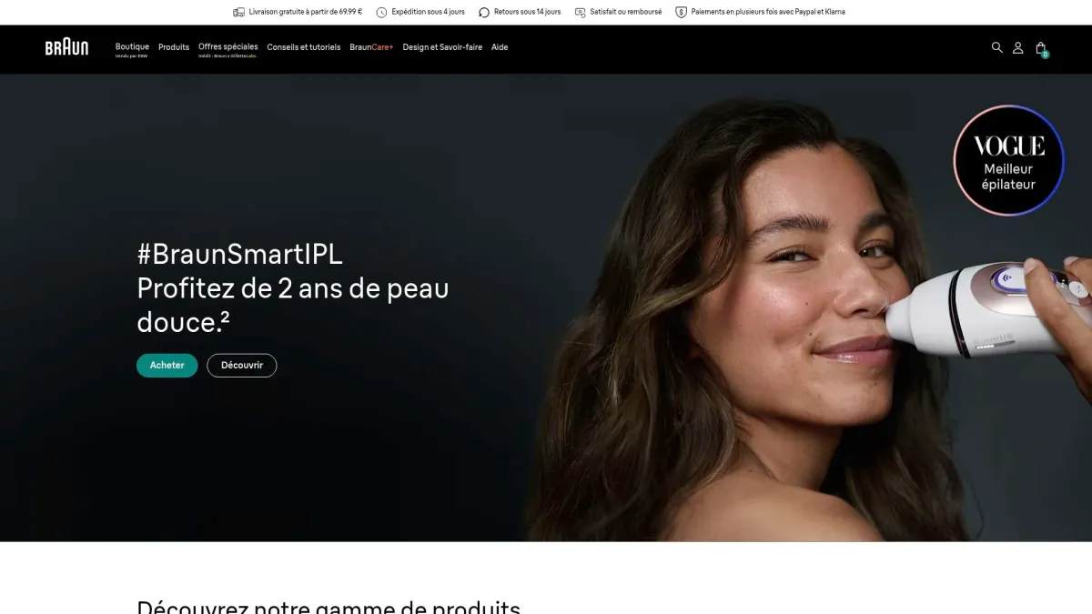 Femme souriante utilisant un épilateur électrique Braun sur son visage.