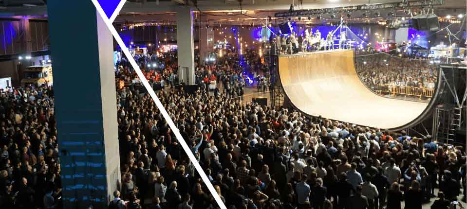 Crowds at X4