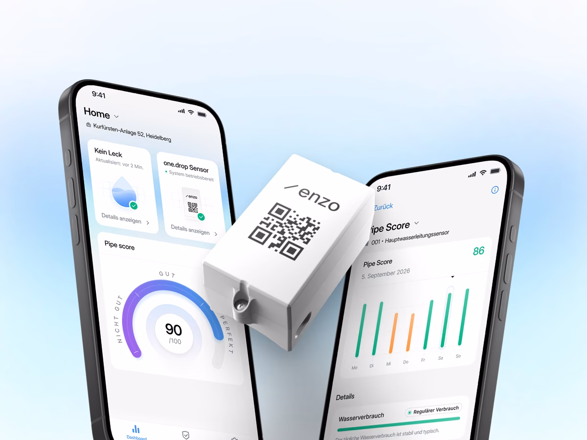Enzo App auf zwei Smartphones mit Wassersensor – Echtzeit-Meldung bei Leckage