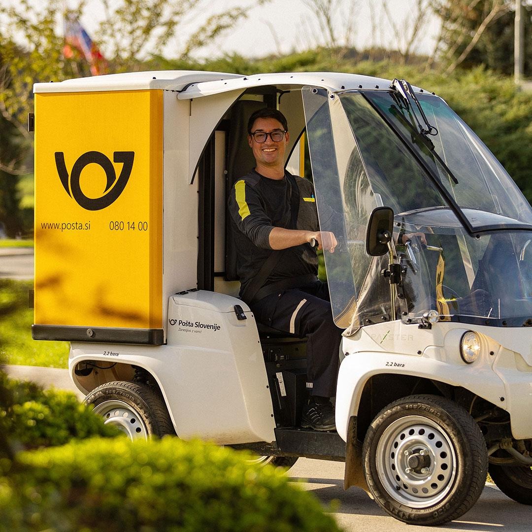 Posta Slovenije postman