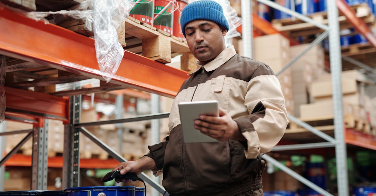 Worker using tablet in warehouse for 3PL inventory accuracy program in 2026