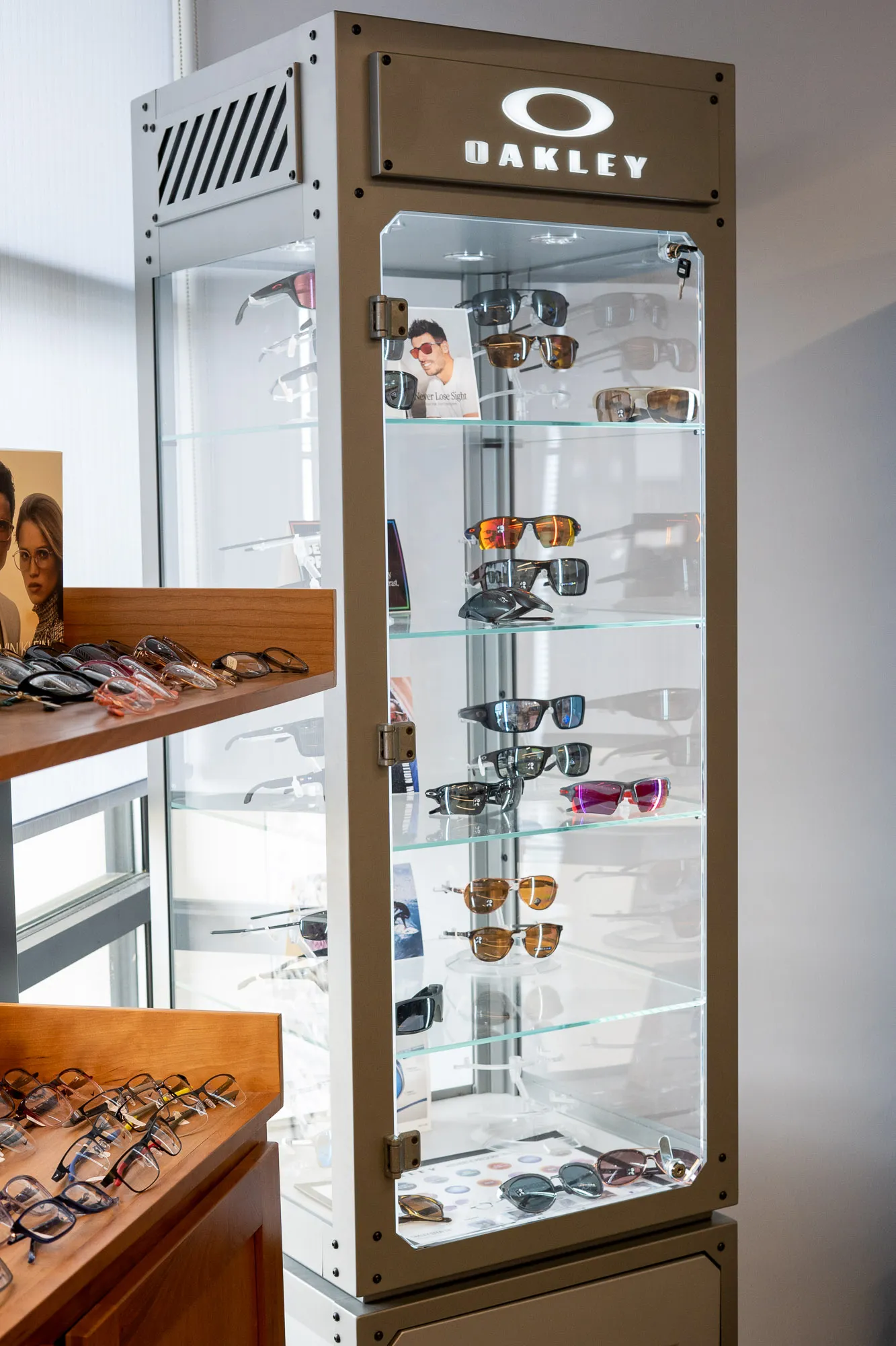 Oakley sunglasses display case