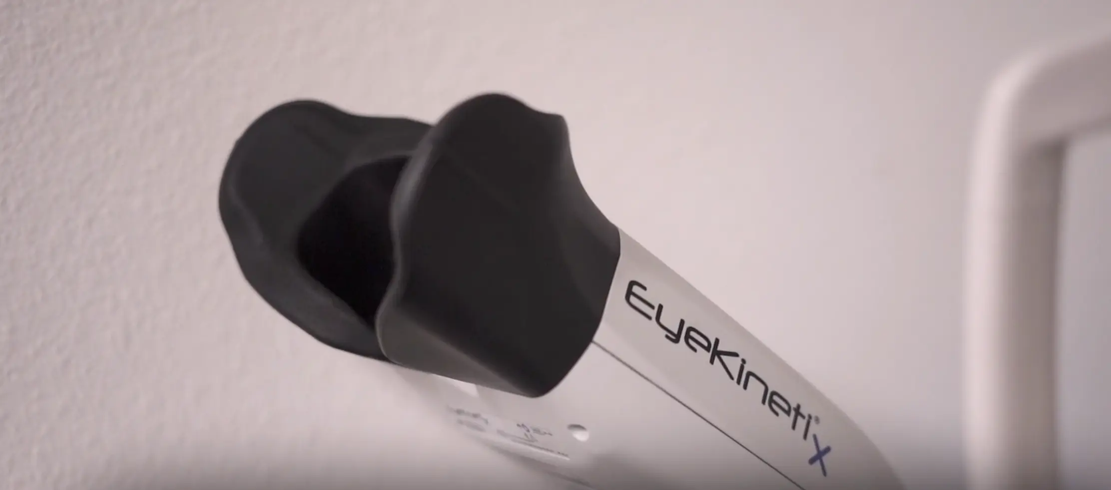 Eyekinetix eye exam device