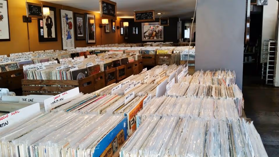 LA record store to give away 25,000 free records