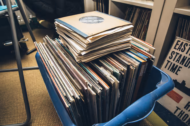Every single vinyl record played at this clubnight will be given away for free