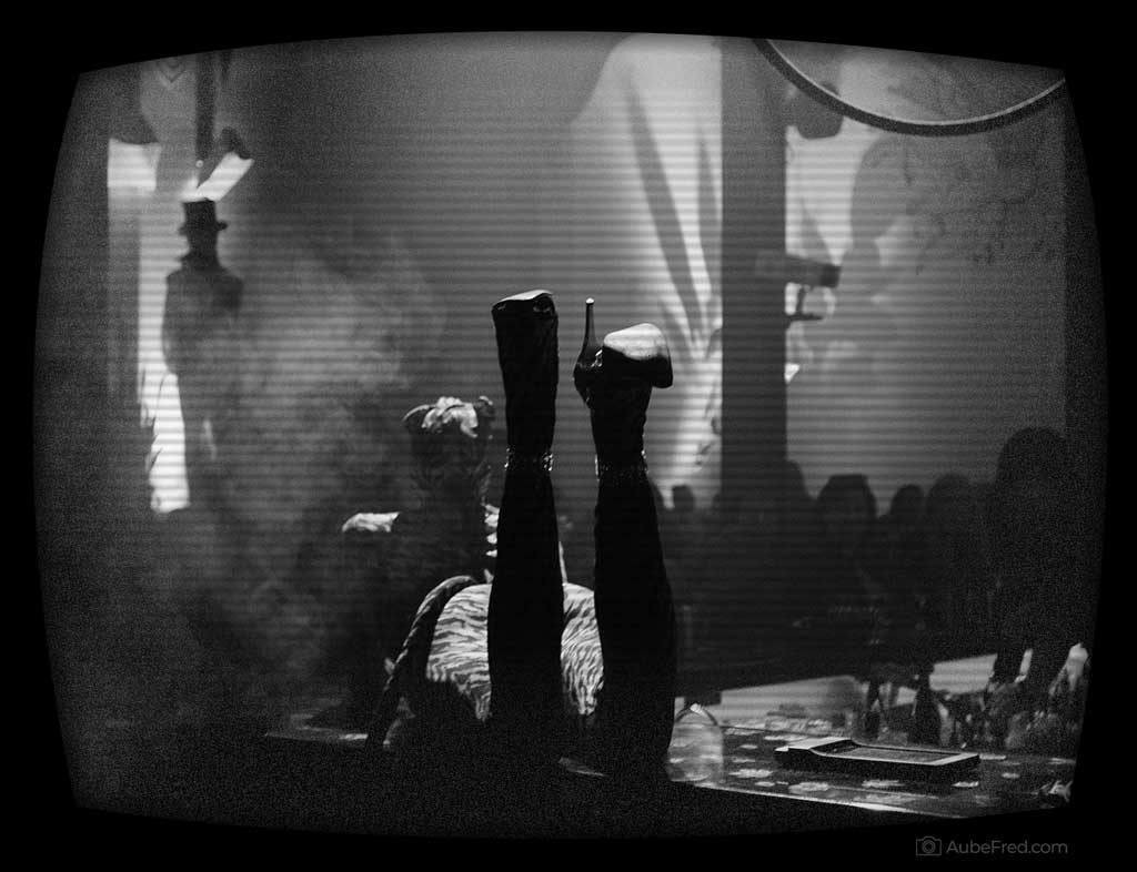 200 Channels Photo by Aube Fred
