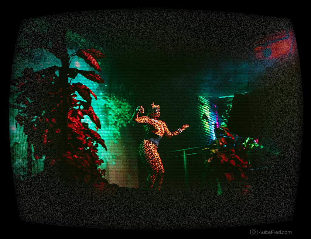200 Channels Photo by Aube Fred