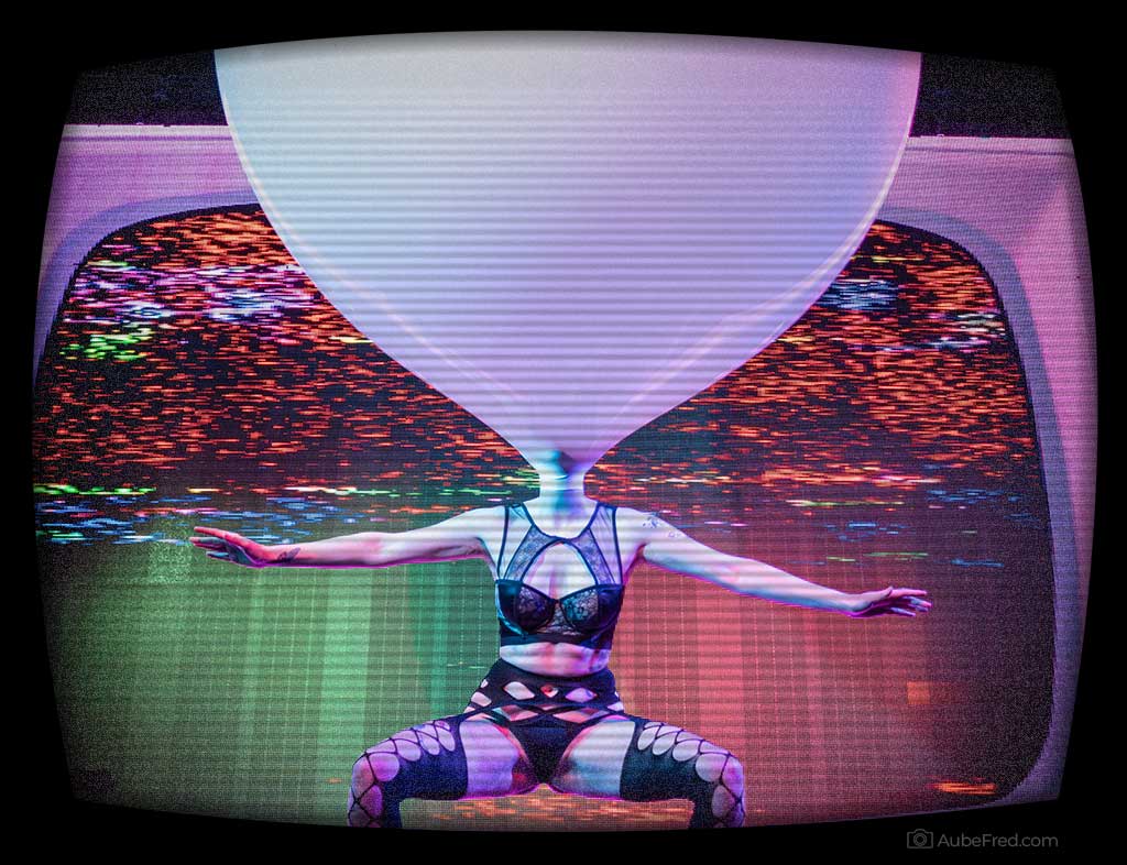 200 Channels Photo by Aube Fred