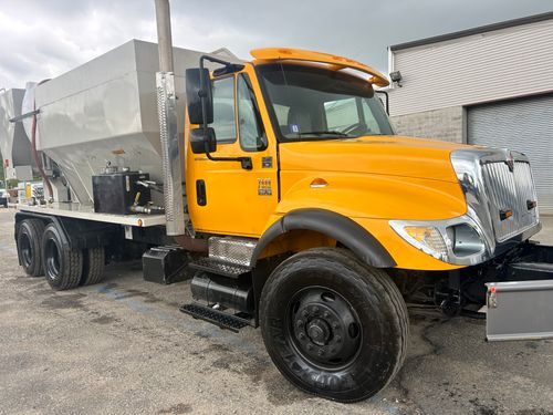 2004 International 7400 Zimmerman Concrete 9 Yard Capacity