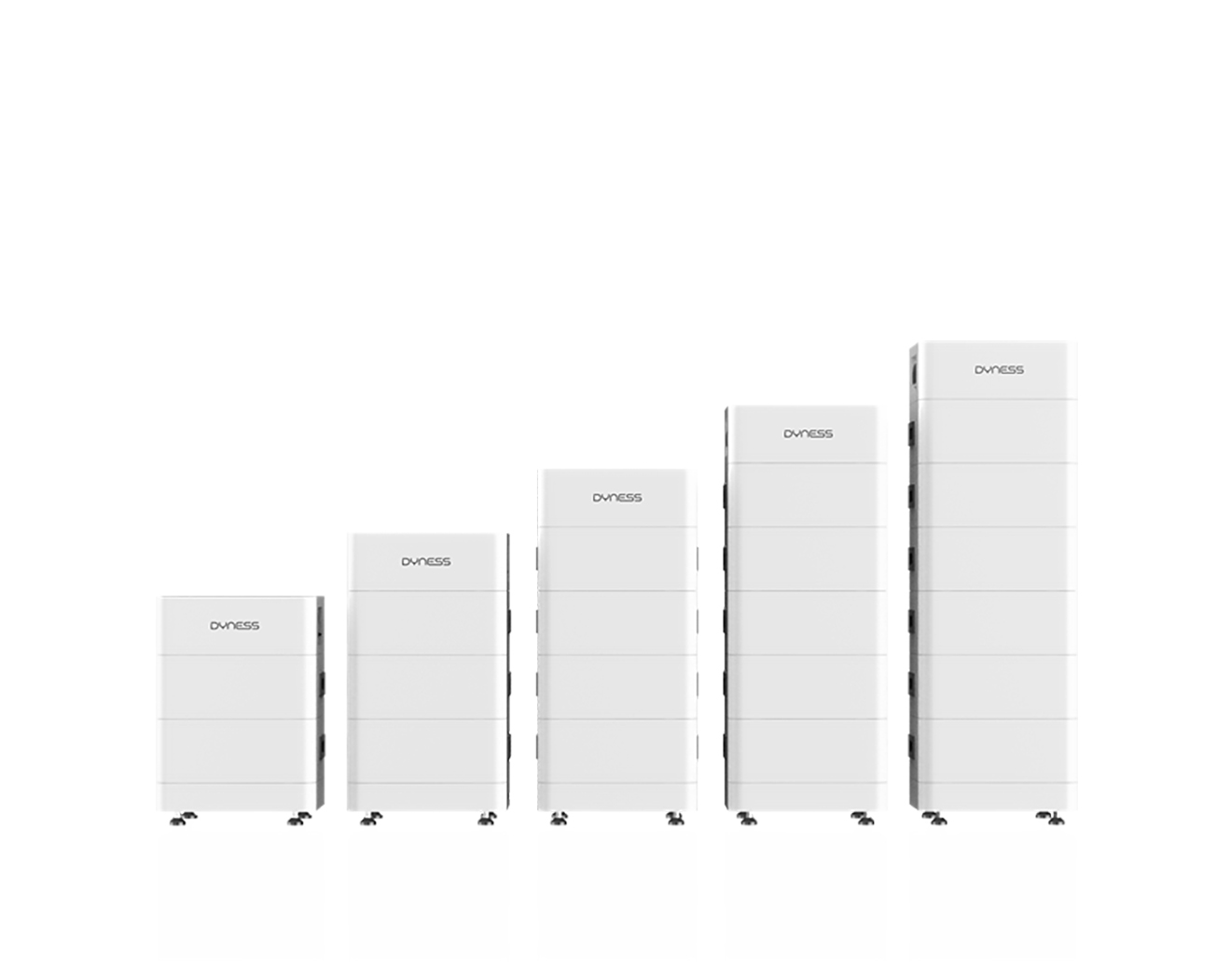 Aurinkotekniikan asentajat asentamassa aurinkopaneelija harjakatolle