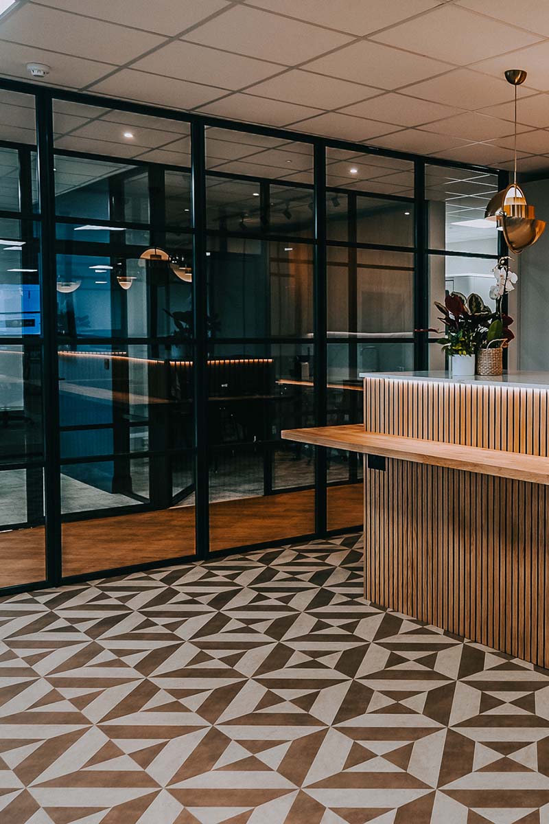 Internal partition screens with bars in art deco office