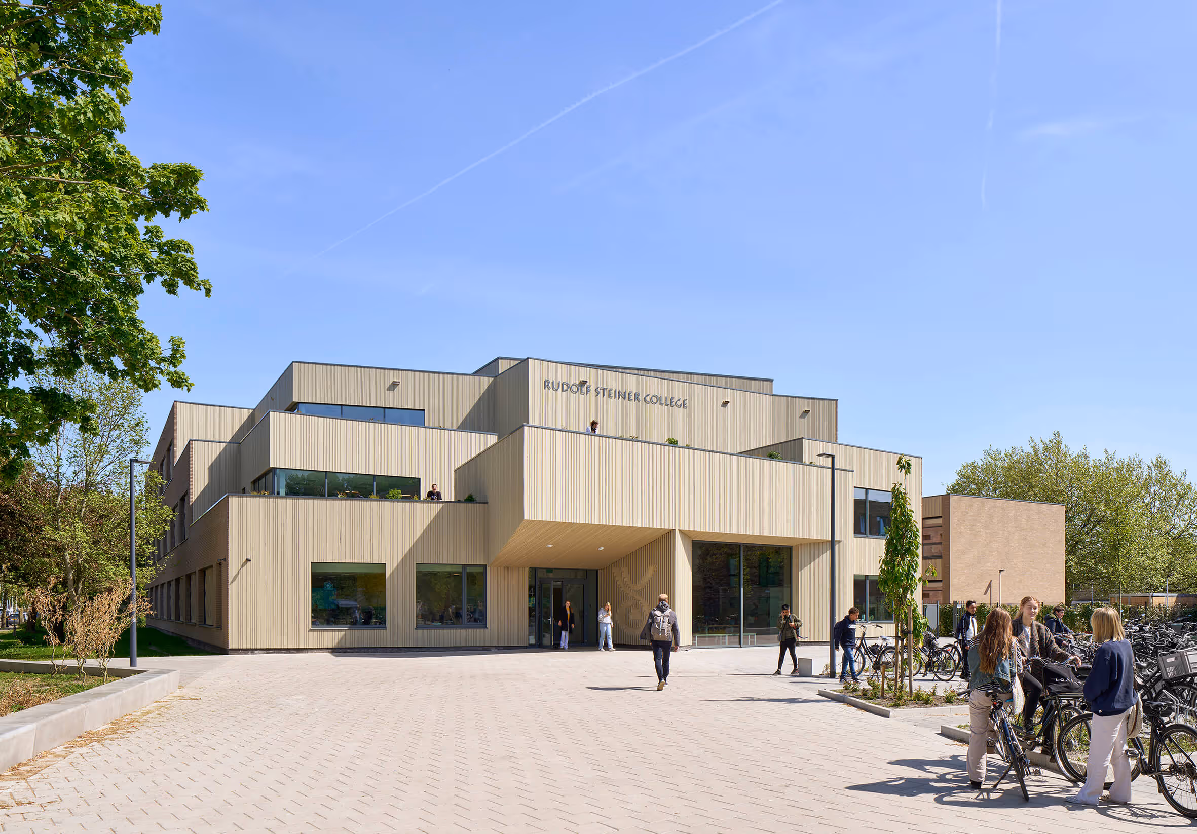 Schoolgebouw Rudolf Steiner College, ontworpen door atelier PRO. Zowel architectuur als interieur met een onderwijsfunctie.