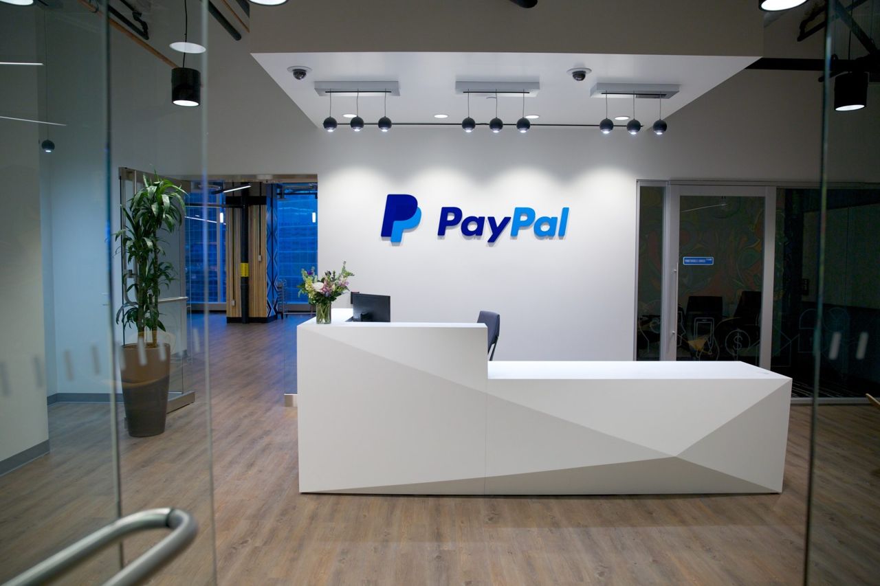 PayPal pursues a state chartered bank license to support its PYUSD stablecoin and regulated digital payments strategy.