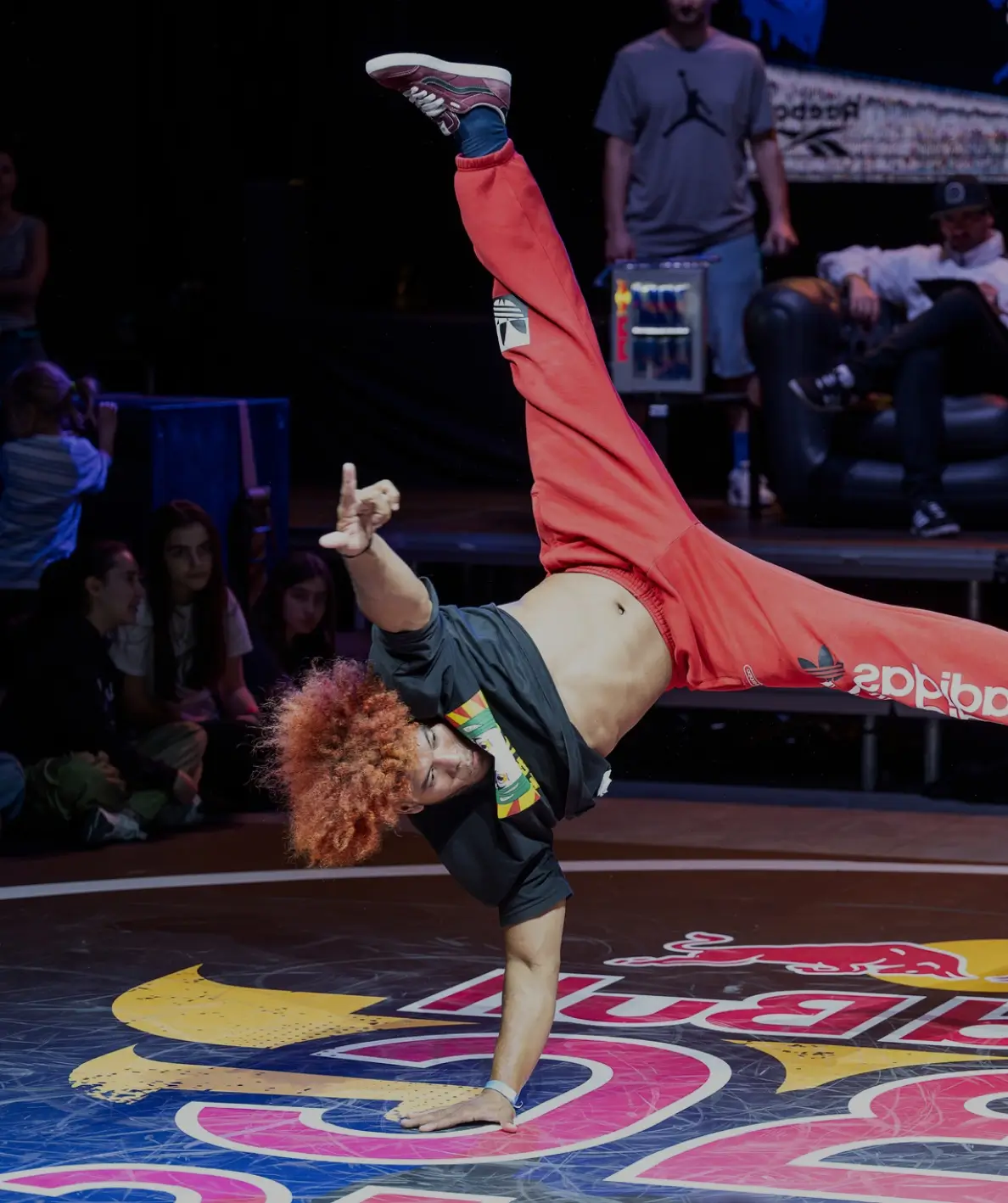 redbull-event-man-in-tracksuit-break-dancing
