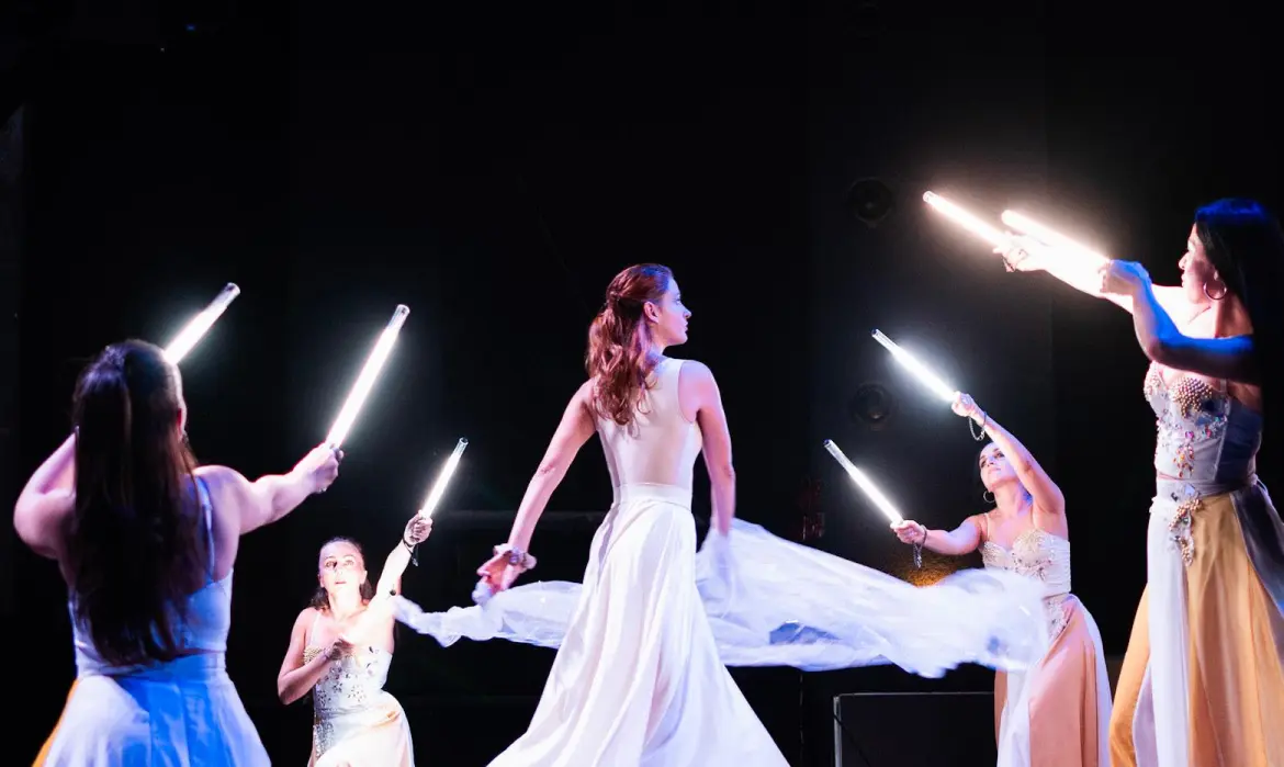dancers-performing-on-big-stage-lights