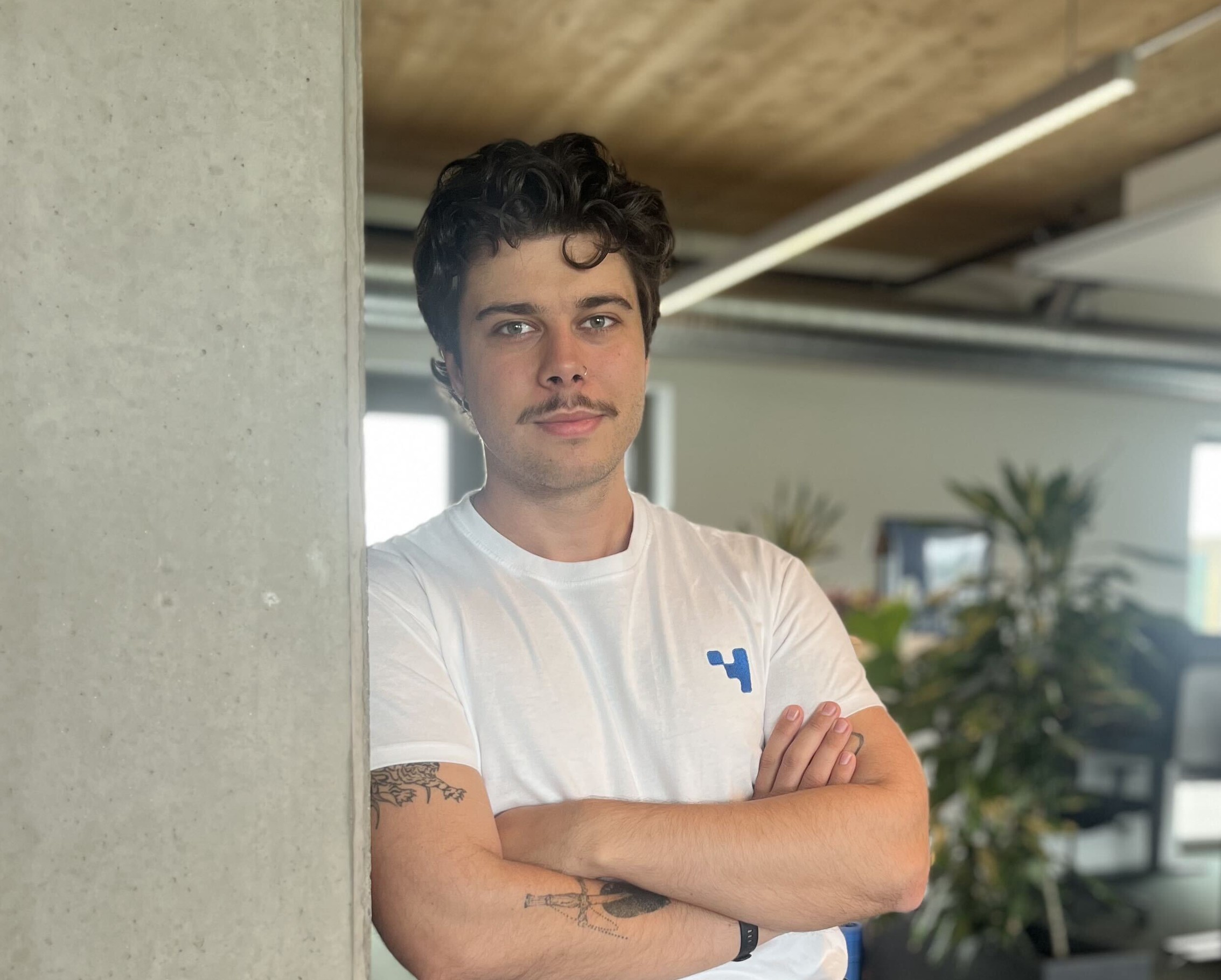 Damian from happyhotel