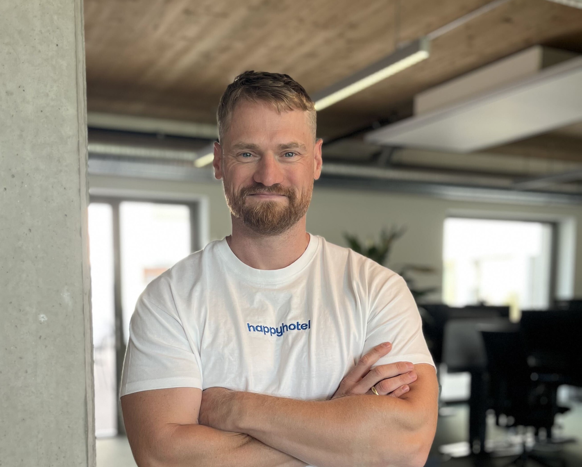 Chris from happyhotel