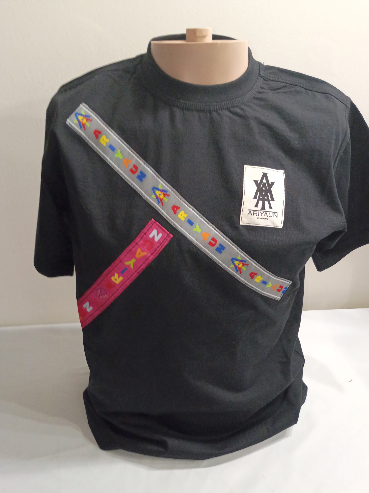 Ariyaun Crossline T-Shirt