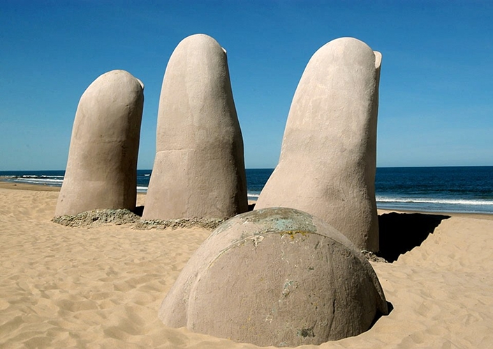 Punta del este "dedos" hand finger in the beach monument