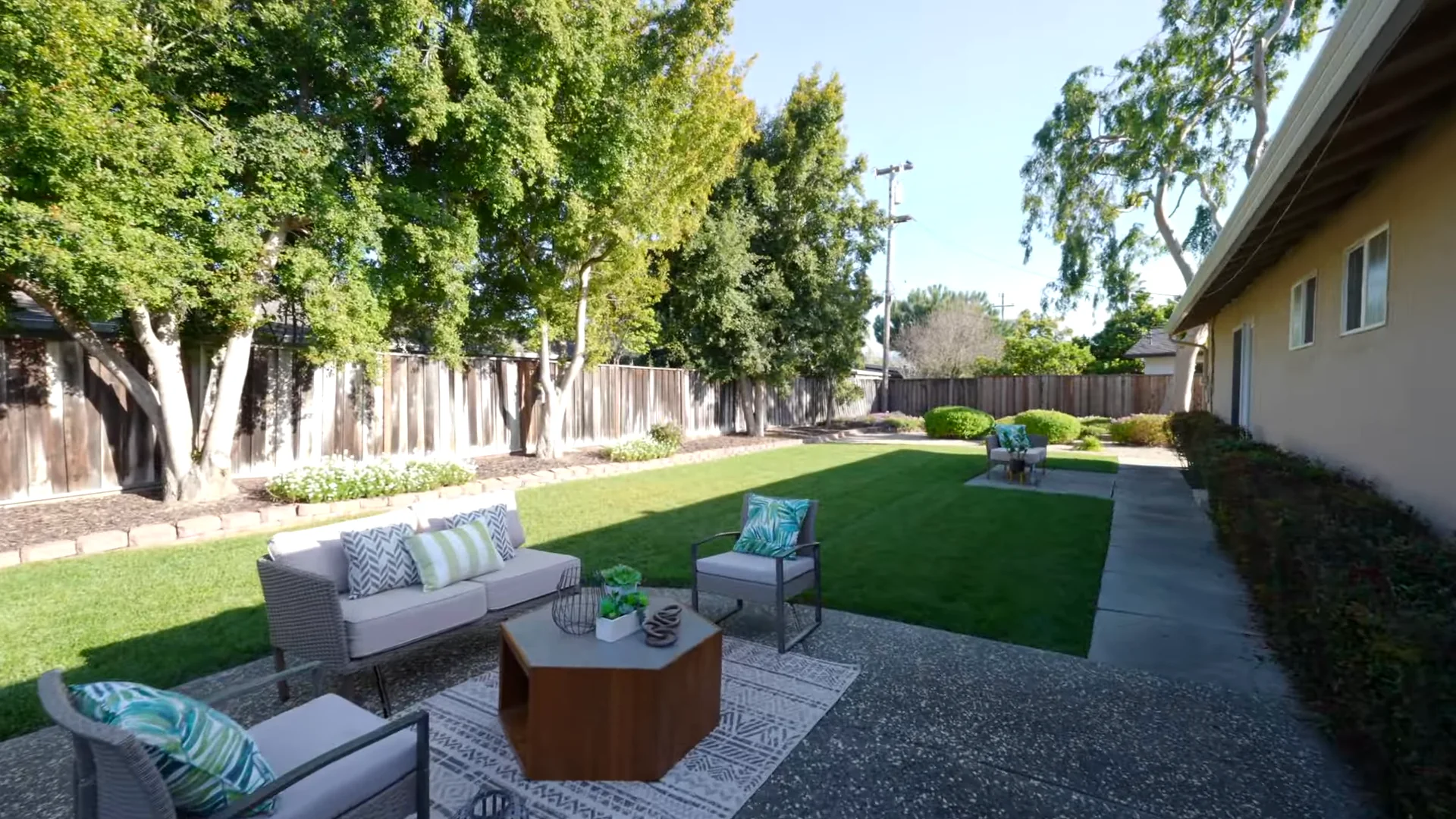 Backyard patio and lawn at 918 Oakdell Pl, West San Jose