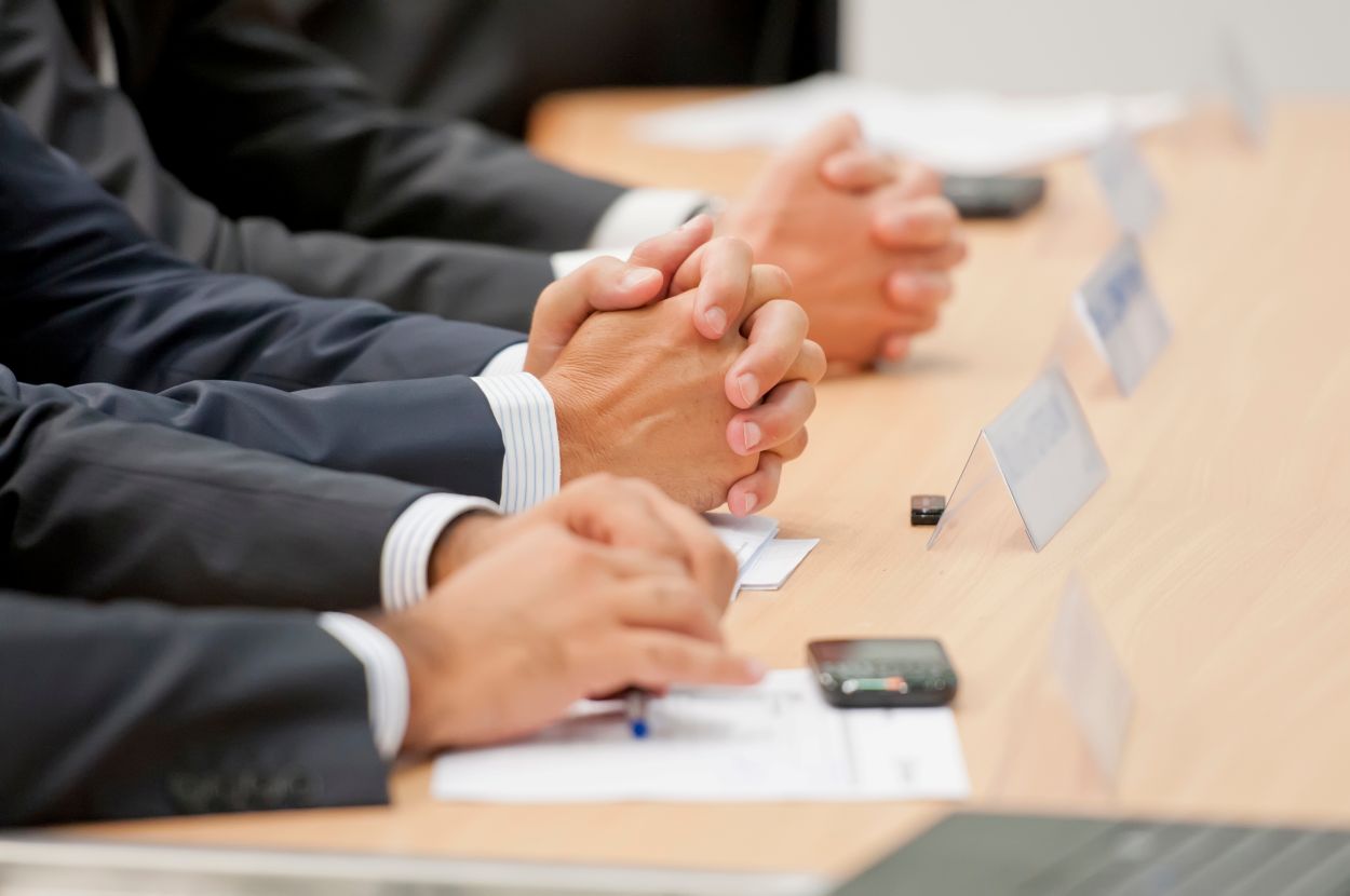 Hiring a managing director when transferring a business to an SME