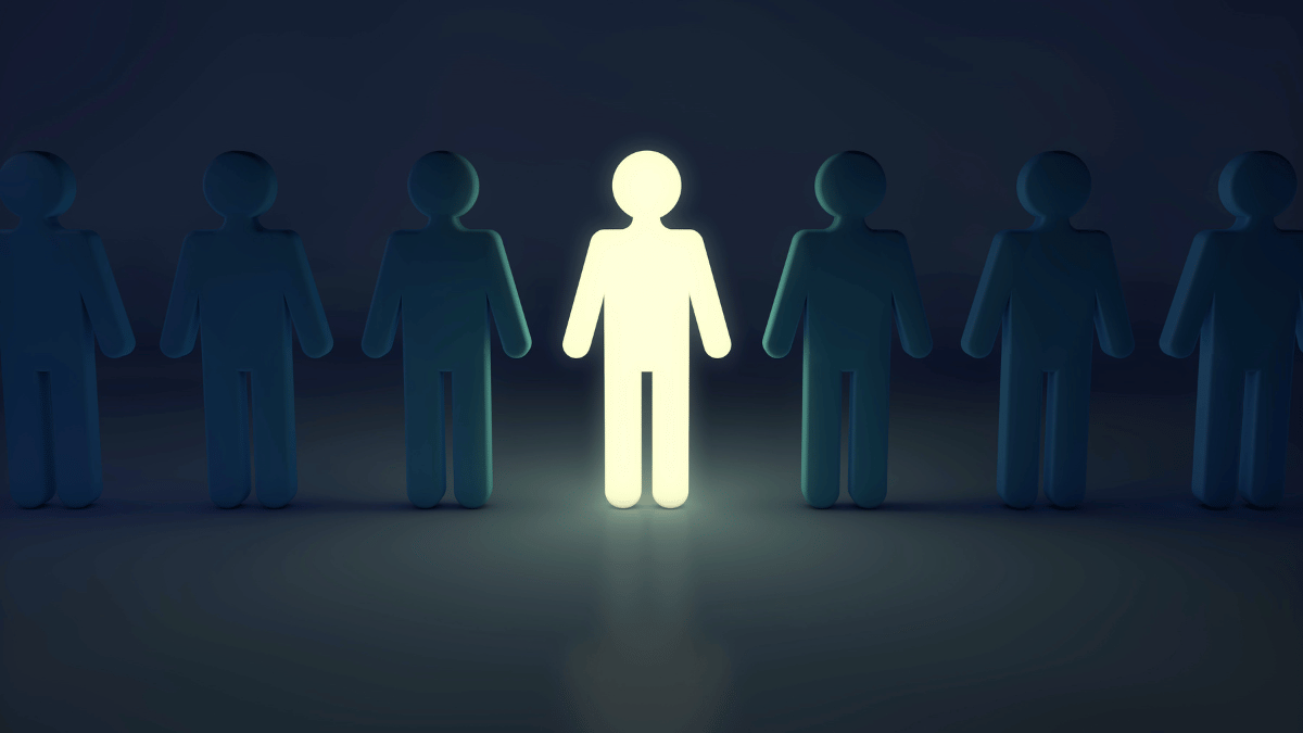 row of people icon with the middle one glowingg