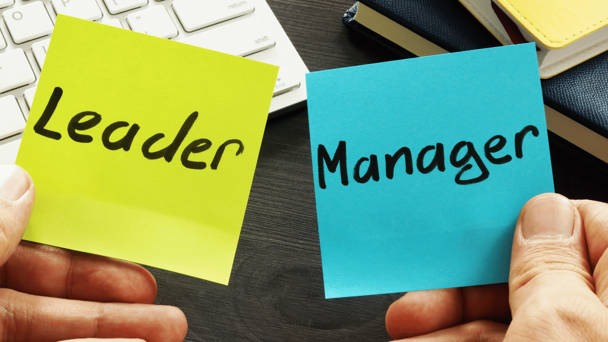 two sticky notes difference between leader and manager.