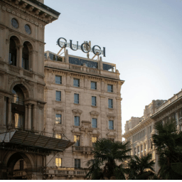 https://cdn.prod.website-files.com/664606c91c5d571706ce6f40/66cd9ca5f6d6793cb3b8cdd9_Gucci%20-%20Milano.png